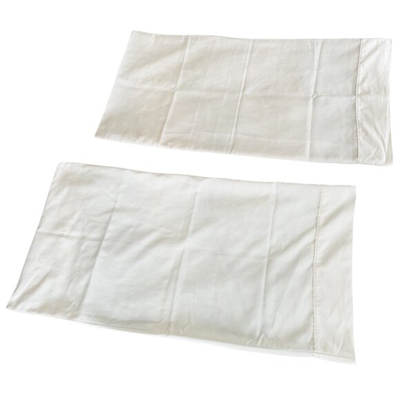 2 Better Homes & Gardens Pillowcases, king - Picture 1 of 12